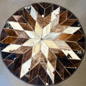 Tricolor Round Cowhide Rug